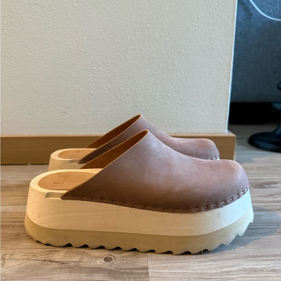BRYR Chonk Clog in Adobe Nubuck - Picture 4 of 7